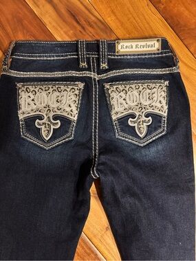Rock Revival Women’s Dark Blue Skinny Jeans with Ivory Embroidered Pockets